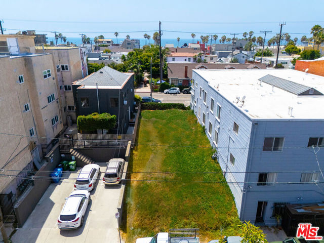 1816 Pacific Avenue, Venice CA: https://media.crmls.org/mediaz/09c8a0a3-2b89-4f36-a37d-16d26e80e994.jpg