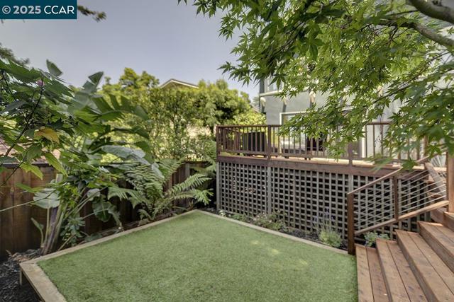 1039 Elsinore, Oakland CA: https://media.crmls.org/mediaz/09c8b429-a3aa-40d1-9d70-58b44738e6fa.jpg