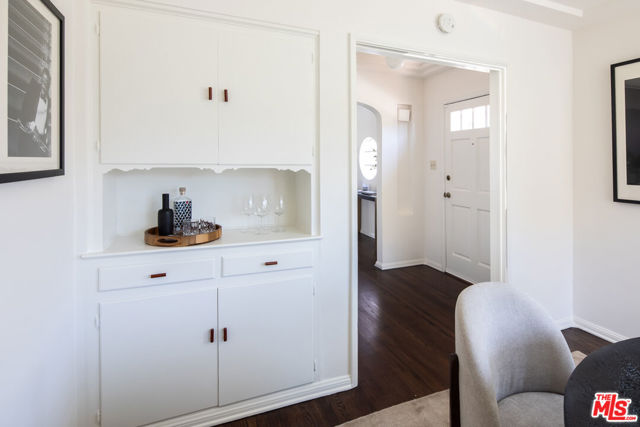 3987 Roxton Avenue, Los Angeles CA: https://media.crmls.org/mediaz/09c92eea-452c-4fda-93c4-78e5d060b027.jpg