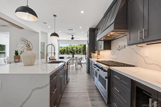 1384 Cynthia Ln, Carlsbad CA: https://media.crmls.org/mediaz/09c945d1-9a58-48f9-9769-6fe74f13a6ab.jpg