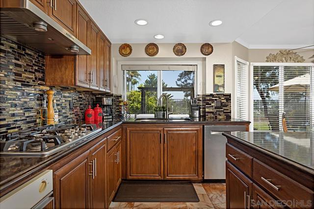 3708 Southridge, Oceanside CA: https://media.crmls.org/mediaz/09c9748b-3168-4852-acc7-8dba0954295a.jpg