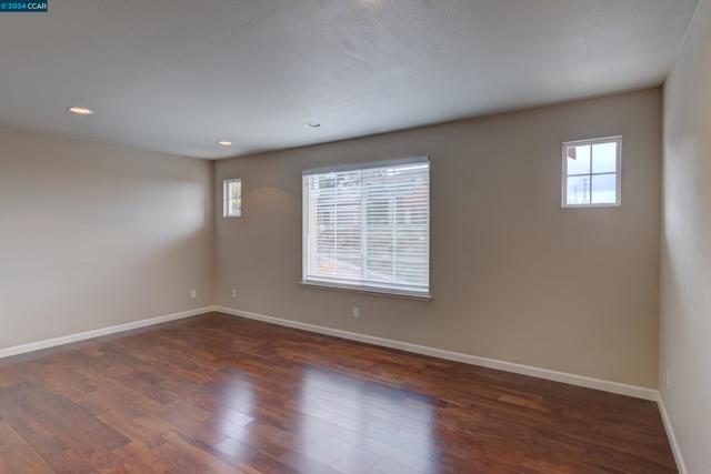 5171 Keller Ridge Dr, Clayton CA: https://media.crmls.org/mediaz/09c9a833-f084-42b6-b702-4a414c90eb60.jpg
