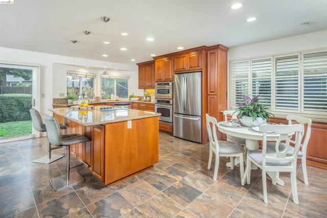 Image 16 of 59 For 3237 Vera Cruz Dr