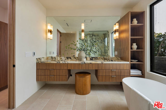 1525 Marlay Drive, Los Angeles CA: https://media.crmls.org/mediaz/09ca1b4c-56da-4fd1-abbb-35a882d37f9d.jpg