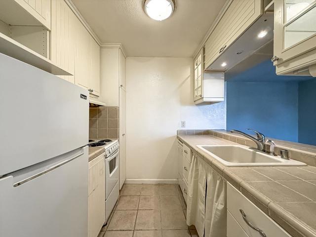 29629 Mountain Oak Court, Hayward CA: https://media.crmls.org/mediaz/09ca4153-9603-484f-8d9a-b6e0e496c2e3.jpg