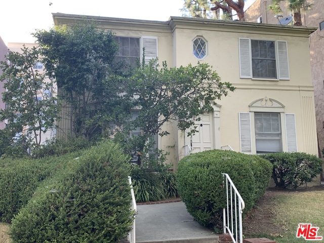 325 PALM Drive, Beverly Hills CA: https://media.crmls.org/mediaz/09ca6580-fe4b-495c-805c-a5a5b8f28984.jpg