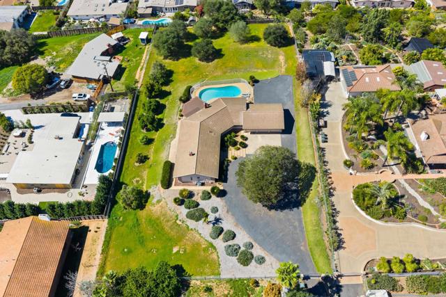 Detail Gallery Image 4 of 57 For 2717 Alexander Dr, Escondido,  CA 92029 - 4 Beds | 2/1 Baths