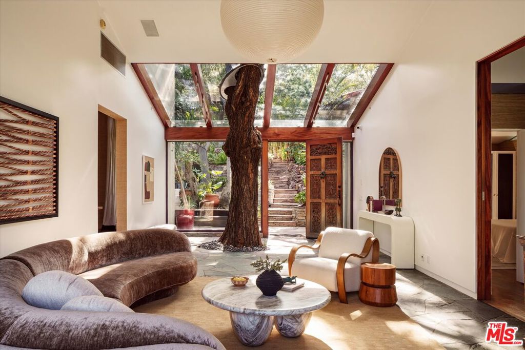 8882 Lookout Mountain Avenue