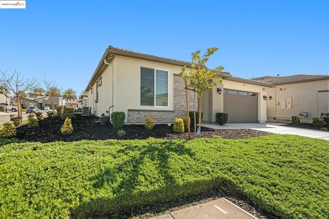 102 Coral St, Brentwood CA: https://media.crmls.org/mediaz/09cb0df2-b771-4b9d-809c-93bc4f9ffbd4.jpg