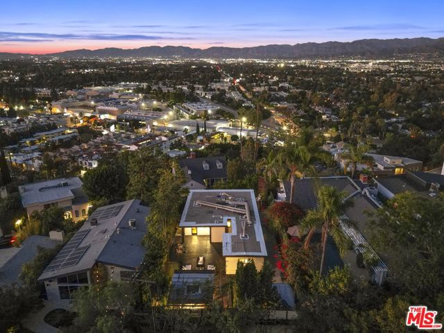 3838 Buena Park Drive, Studio City CA: https://media.crmls.org/mediaz/09cb5aff-79d5-49d8-93f3-992a36cec5f9.jpg