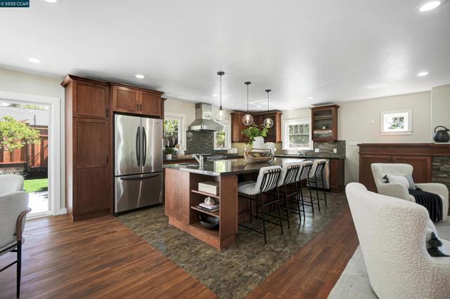 2501 Biscay Way, Walnut Creek CA: https://media.crmls.org/mediaz/09cb663e-768e-45c2-b703-6119678bdbbf.jpg
