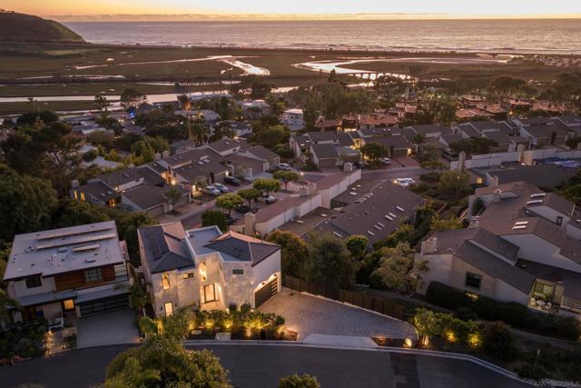 12994 Via Esperia, Del Mar CA: https://media.crmls.org/mediaz/09cba89c-bfe8-458b-ba2c-d8494d8adf40.jpg