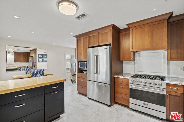 877 Chelsea Court photo 3