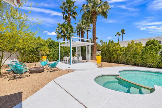 1862 N Nogales Way, Palm Springs CA: https://media.crmls.org/mediaz/09cc05e1-ca90-4eb0-b3a6-4c8abf43060f.jpg