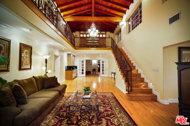 Image 15 of 58 For 10655 Camarillo Street