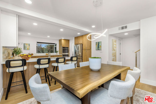 4804 La Villa Marina, Marina del Rey CA: https://media.crmls.org/mediaz/09cc2cb0-950b-452f-bb94-01594ebba41b.jpg