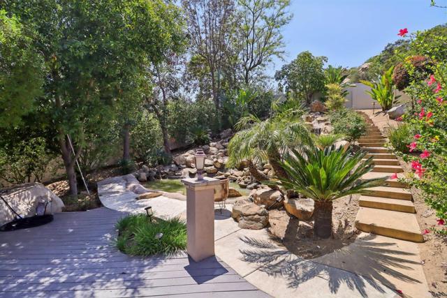 944 Rainbow Crest Road, Fallbrook CA: https://media.crmls.org/mediaz/09cc3969-f12c-416f-bf8a-72dfc5e771f6.jpg