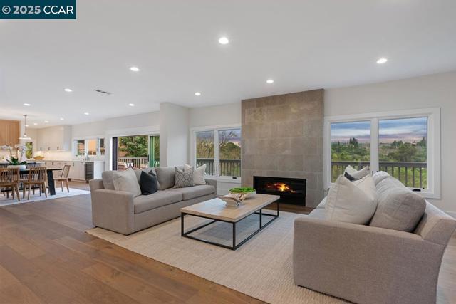 625 Sky Hy Cir, Lafayette CA: https://media.crmls.org/mediaz/09cc41b6-aa10-4b83-84bf-9e9102394738.jpg
