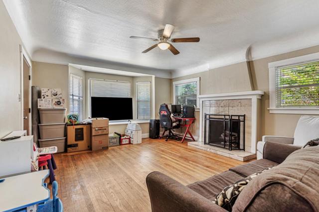 1179 San Benito Street, Hollister CA: https://media.crmls.org/mediaz/09cc9c97-b219-44af-9355-9e2240e7aa43.jpg