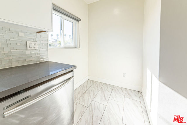 801 N Alexandria Avenue, Los Angeles CA: https://media.crmls.org/mediaz/09ccc867-a424-44e8-a8ae-e48f351f56a9.jpg