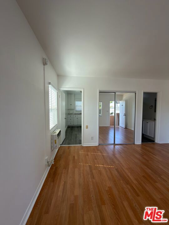 4277 Colbath Avenue photo 7