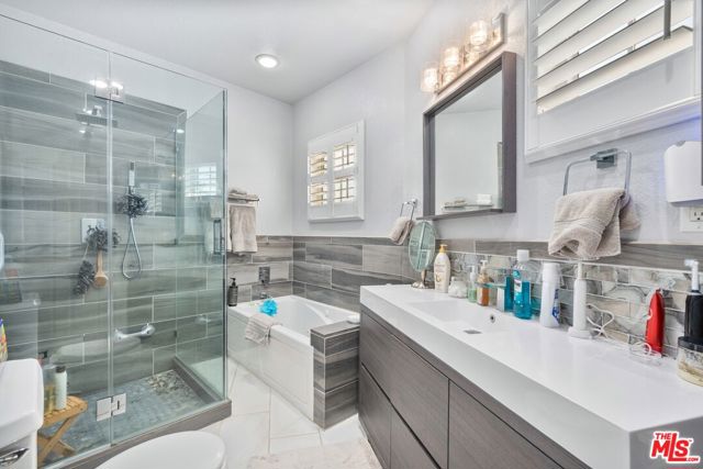 2031 W 98th Street, Los Angeles CA: https://media.crmls.org/mediaz/09cd2682-7cb6-4af7-b5f1-8b309137d0ce.jpg