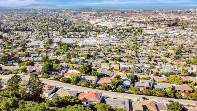 241 42nd Avenue, San Mateo CA: https://media.crmls.org/mediaz/09ce94d8-1c20-44d8-9c03-d493f39b28af.jpg