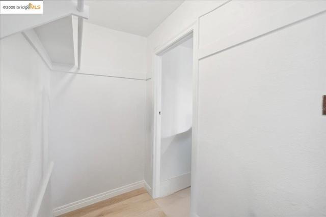2717 Mabel St, Berkeley CA: https://media.crmls.org/mediaz/09cef7dc-d351-4722-ac47-885f5caa4aad.jpg