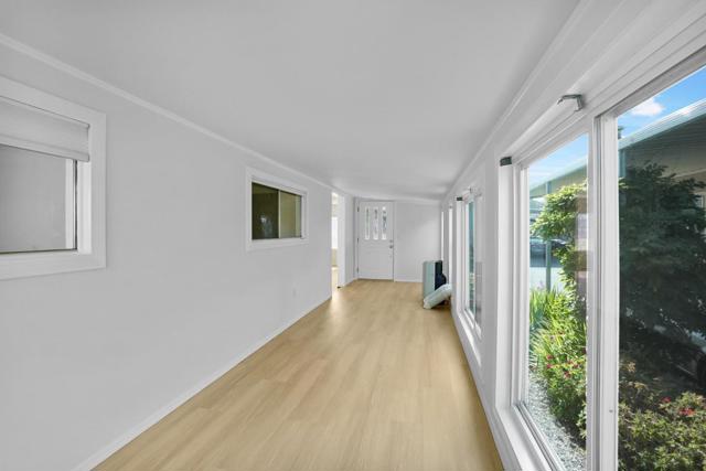 7 Seashell Circle, Half Moon Bay CA: https://media.crmls.org/mediaz/09cf025e-9ff5-4c42-802c-350fa014fbad.jpg