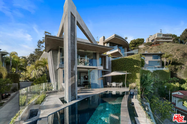 1742 Viewmont Drive, Los Angeles CA: https://media.crmls.org/mediaz/09cf134f-bdc9-4061-ad22-a28bf22be1b3.jpg
