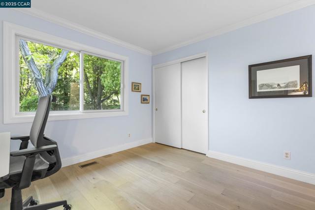 120 Heritage Oaks Pl, Alamo CA: https://media.crmls.org/mediaz/09cf91d2-f6cd-47af-a625-1a7d539e29dc.jpg