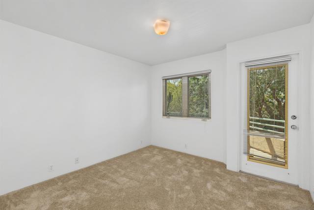 405 W Nutmeg St, San Diego CA: https://media.crmls.org/mediaz/09cfbdf6-8f70-4da8-95cf-f82443427c58.jpg