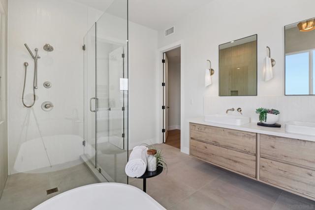 1850 Illion St, San Diego CA: https://media.crmls.org/mediaz/09cfbf42-479f-4e56-a112-480e50bb89e9.jpg