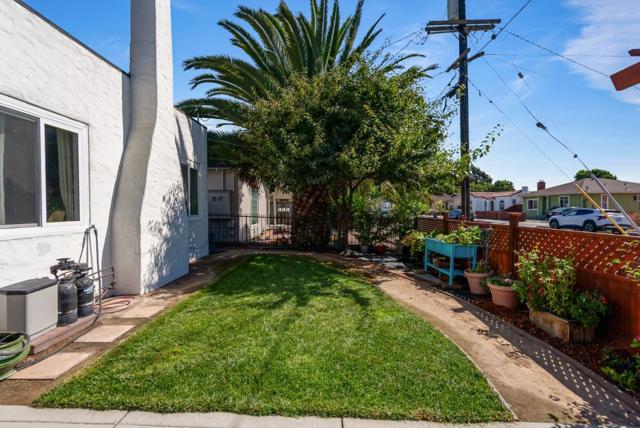 29 Buena Vista Street, Salinas CA: https://media.crmls.org/mediaz/09d0302e-90ba-4dfd-8e7c-7084776e576c.jpg