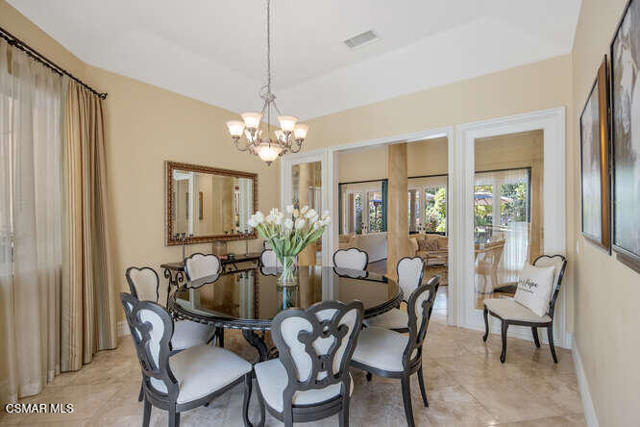 421 Whitegate Road, Thousand Oaks CA: https://media.crmls.org/mediaz/09d18db1-63b5-4065-a590-54de0ab8a035.jpg