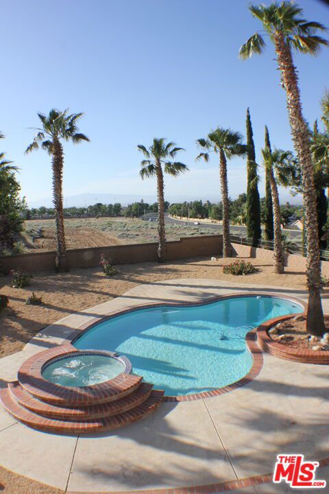4833 Astuto Drive, Palmdale CA: https://media.crmls.org/mediaz/09d1b03c-3848-4acb-b090-9e70d6f85adc.jpg