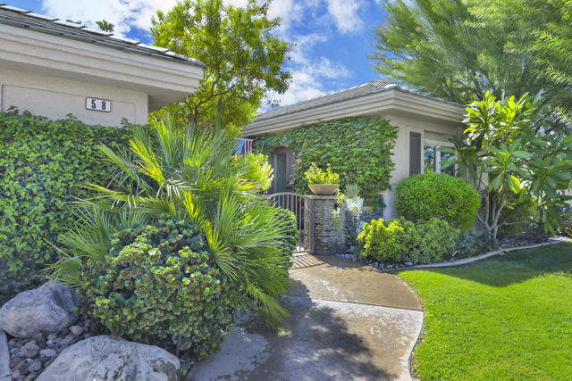 58 Sutton Place E, Palm Desert, CA 92211