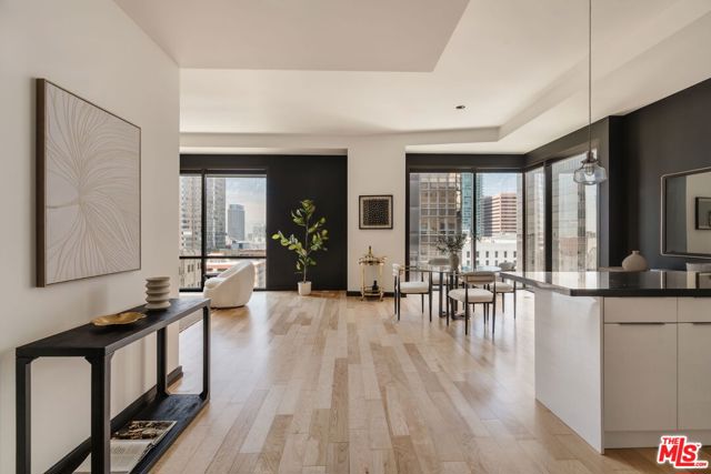 655 S Hope Street, Los Angeles CA: https://media.crmls.org/mediaz/09d379fc-25c6-4366-ab7a-d9aea889d4ca.jpg