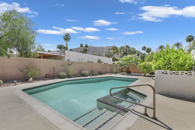 71370 Gardess Road, Rancho Mirage CA: https://media.crmls.org/mediaz/09d43272-e38b-4623-98e5-137a1d34ece7.jpg