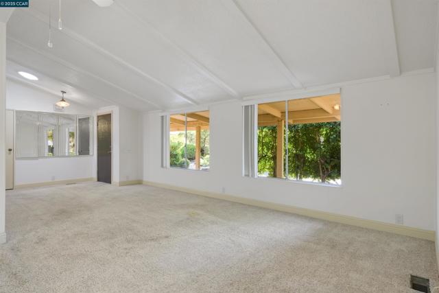 1201 Monument Blvd, Concord CA: https://media.crmls.org/mediaz/09d46cf4-eb5b-411f-9d38-5f39af9eba01.jpg
