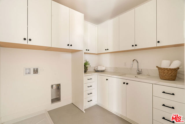 1615 N Coronado Street, Los Angeles CA: https://media.crmls.org/mediaz/09d47de9-aef0-4a91-9619-135705255544.jpg