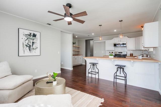 950 Funquest Dr, Fallbrook CA: https://media.crmls.org/mediaz/09d48965-4cb8-44ca-89be-3916a13ebb00.jpg