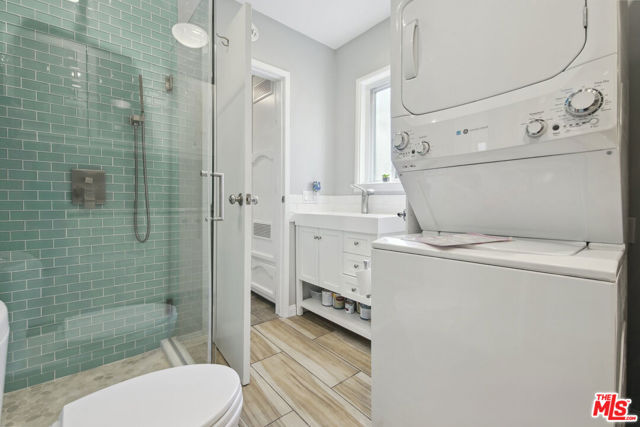 5527 Columbus Avenue, Sherman Oaks CA: https://media.crmls.org/mediaz/09d4a67b-736d-4ba7-a8c0-6de037a2e3d6.jpg