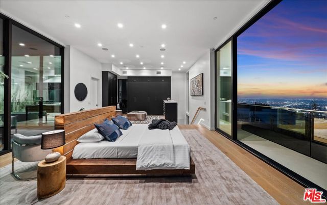 1565 Haslam Terrace, Los Angeles CA: https://media.crmls.org/mediaz/09d4e7fe-9f3d-4e69-a36a-e820ea606671.jpg