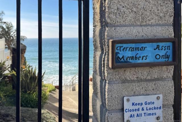 5301 Los Robles Dr, Carlsbad CA: https://media.crmls.org/mediaz/09d4f2f9-0ed0-49b5-8fd0-81718532e477.jpg