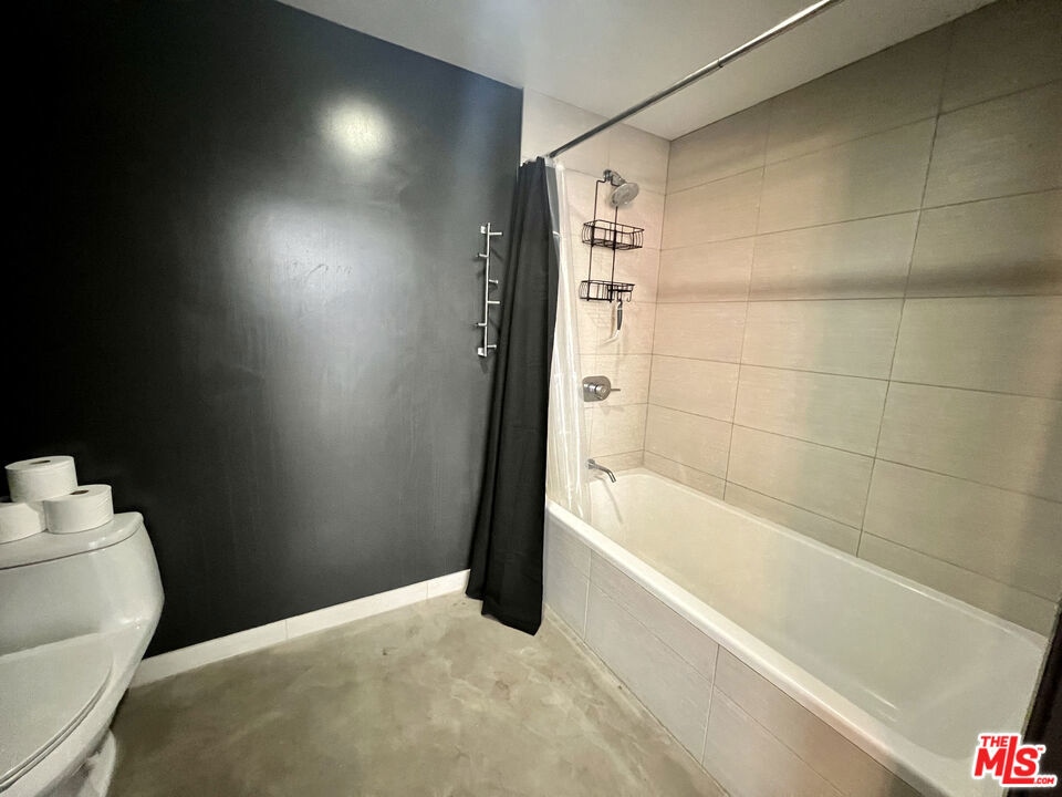https://media.crmls.org/mediaz/09d52227-37ec-4038-bebe-864323790595.jpg?preset=X-Large