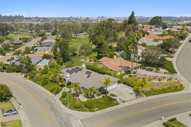 1176 LA SOMBRA Drive, San Marcos CA: https://media.crmls.org/mediaz/09d52666-81fb-4922-a4b2-925914e9d1c4.jpg