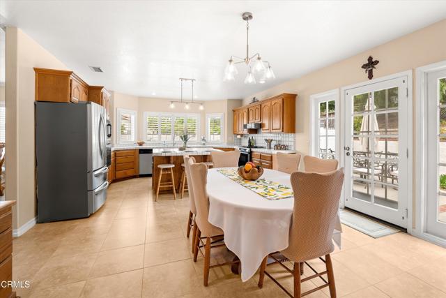 2210 Via Loma, Camarillo CA: https://media.crmls.org/mediaz/09d59dd5-0299-4f0f-bf6e-b9abfbb0dabb.jpg
