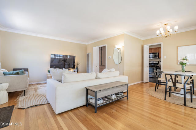 5924 Fairfax Avenue, Los Angeles CA: https://media.crmls.org/mediaz/09d63d32-31dc-4731-ab5d-e8b06744dc9e.jpg