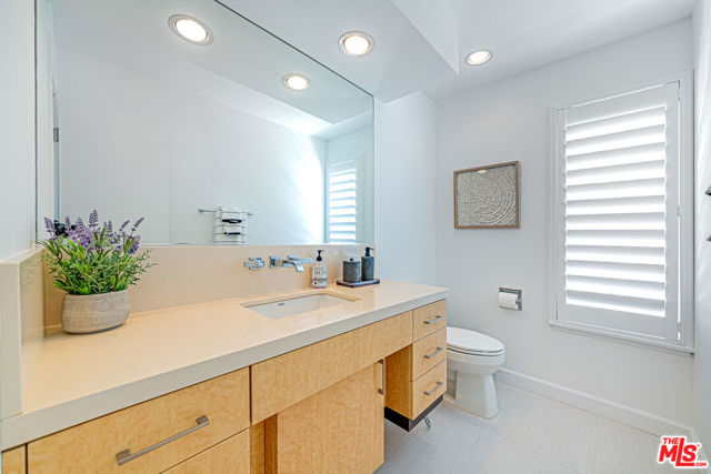 10611 Ashton Avenue, Los Angeles CA: https://media.crmls.org/mediaz/09d68d49-9597-451b-b80f-fb4fee4de12a.jpg